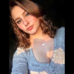 Meet your Posher, Alyssa